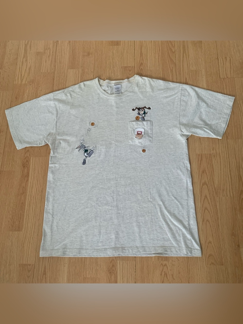 VTG 1999 Warner Bros Looney Tunes Taz Bugs Bunny Basketball Pocket XXL t-shirt